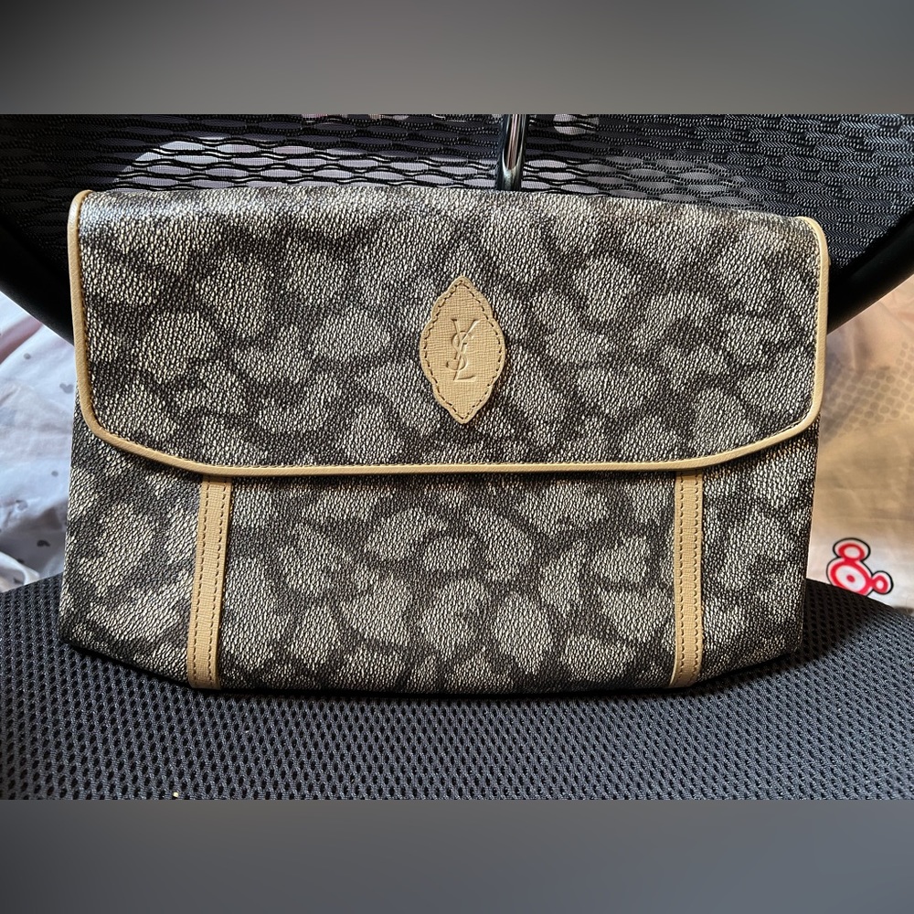 Authentic Vintage  Y S L giraffe print clutch